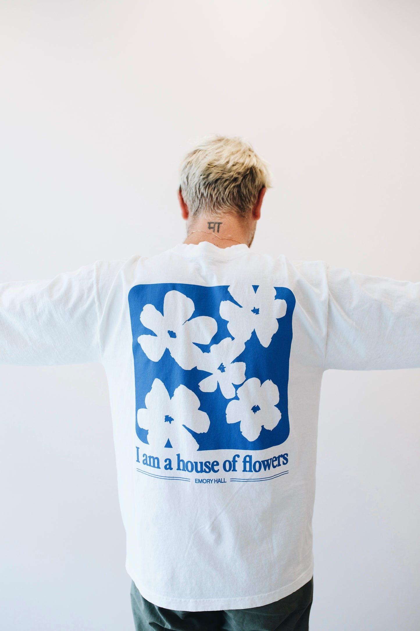 I am a house of flowers Longsleeve Tee